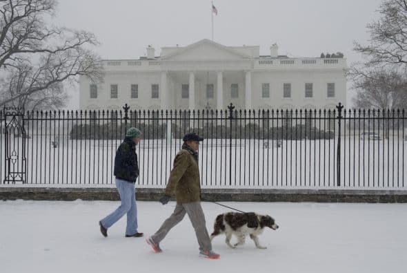El Congreso pospuso sus labores para el martes, según reportó la cadena CNN.