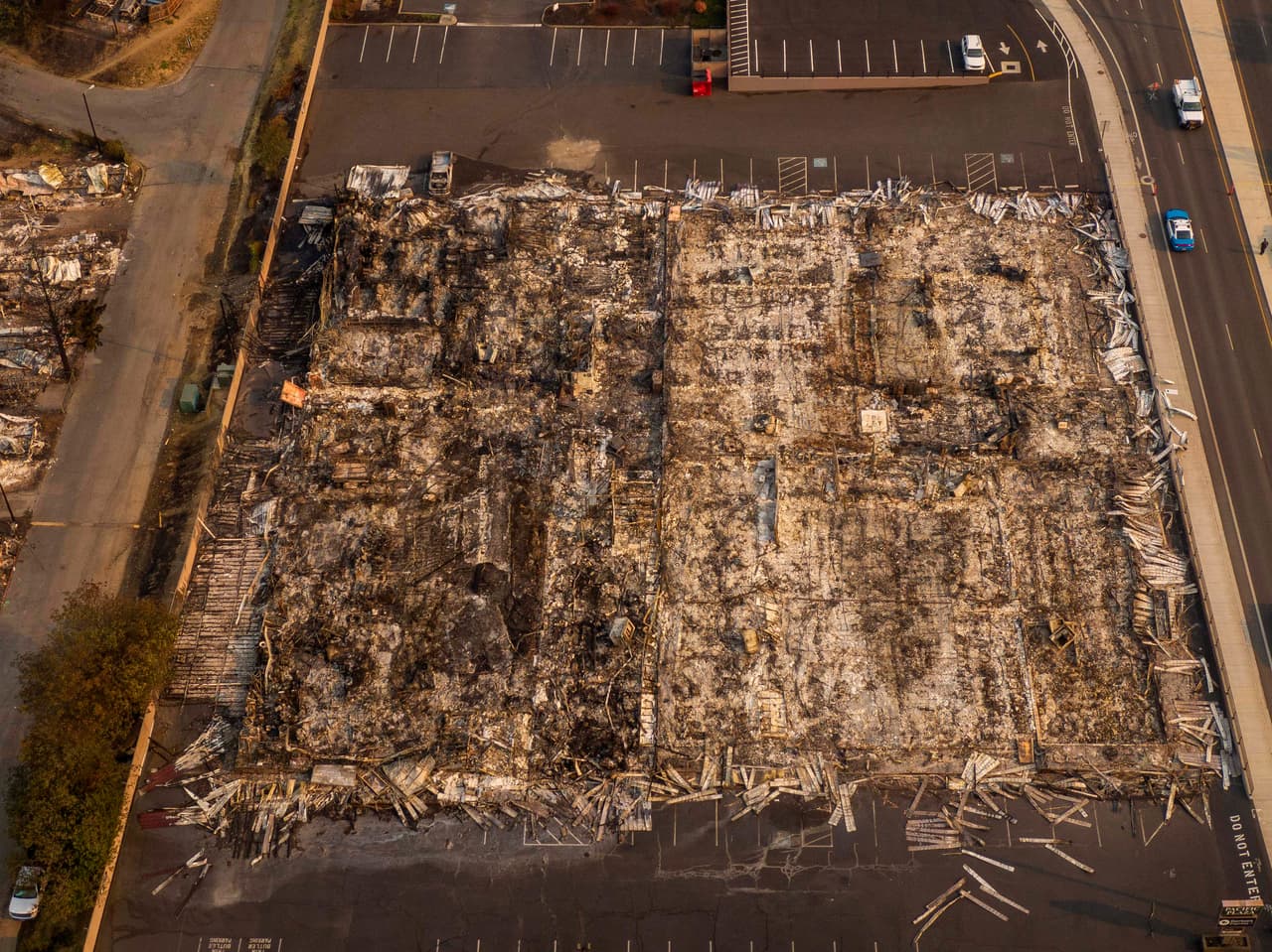 Cientos de viviendas han sido consumidas por las llamas que arden en casi un millón de acres en Oregon.