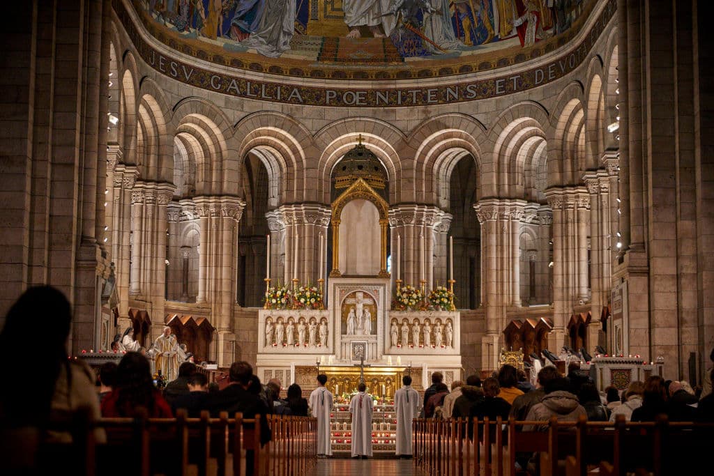 Abuso sexual infantil 'masivo' en la Iglesia católica francesa: más de 216,000 menores afectados, según investigación