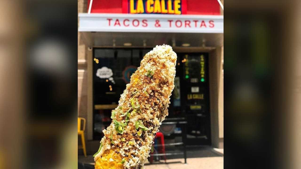 A pesar que su nombre es La Calle Tacos, este restaurante ofrece elotes que son bien vistos por los usuarios de Yelp. Están ubicados en la cuadra 909 de la calle Franklin.