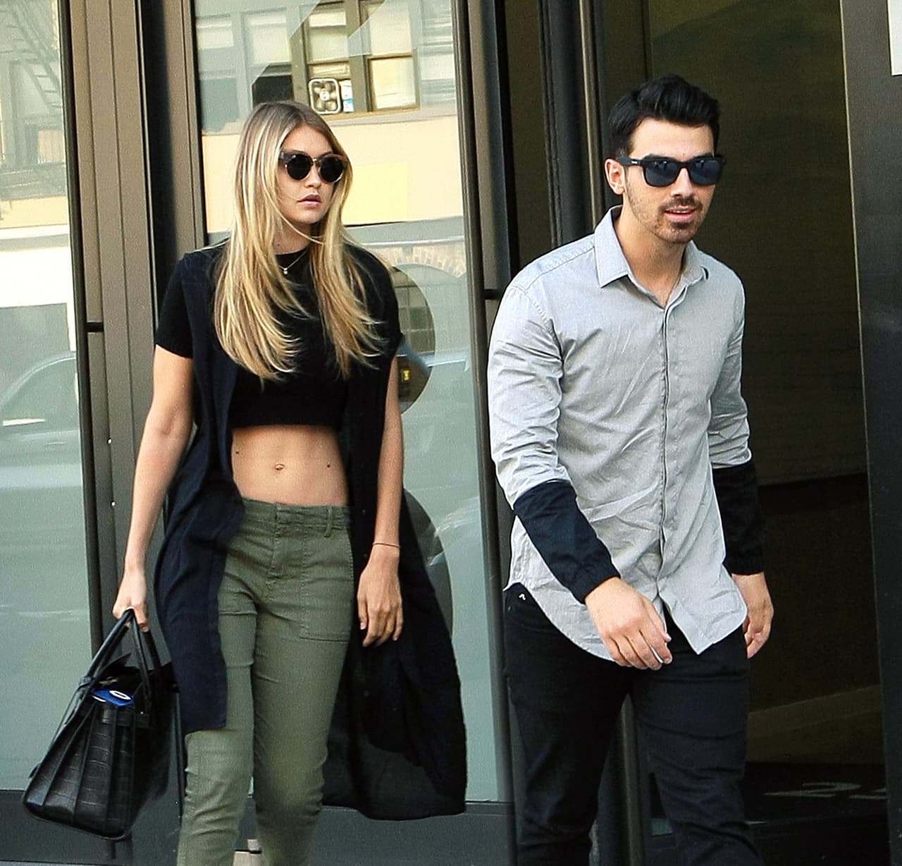 Fuentes cercanas a la pareja han confesado que a pesar de ya no ser pareja, se siguen llevando de maravilla., ¿les creemos?