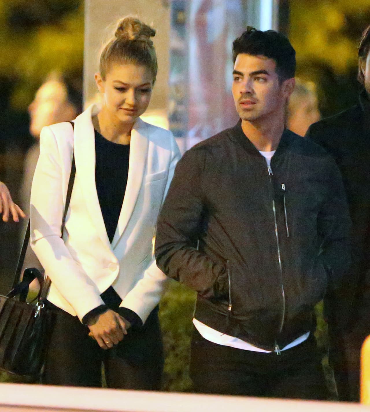 Ese mismo año, 
<b>Gigi Hadid y Joe Jonas</b> tuvieron un breve romance de alrededor de 5 meses. Aunque parecían tener todo el potencial para convertirse en una ‘power couple’, terminaron en noviembre del 2015.