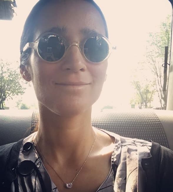 Pero cuando es necesario, unas gafas oscuras solucionan el problema.