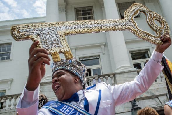 El rey Momo es un personaje alegórico y con rostro de bonachón que encarna el carnaval.