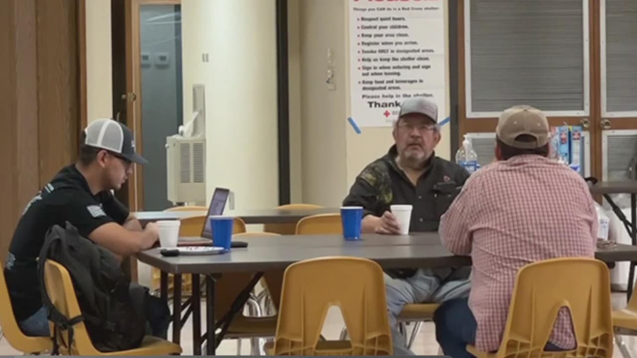 Evacuados por el incendio 'Das Goat' en el condado Medina, llegan a refugios en San Antonio