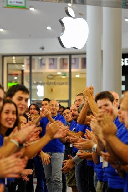 Los seguidores toman el valor de mercado de Apple al cierre del martes pasado (23 de agosto) que fue de $346,360 millones al cierre de la Bolsa y proponen comparaciones para demostrar la ‘grandeza de la empresa’. La siguiente lista fue organizada por Joshua Brown, analista financiero que escribe un blog llamado The Reformed Broker.
