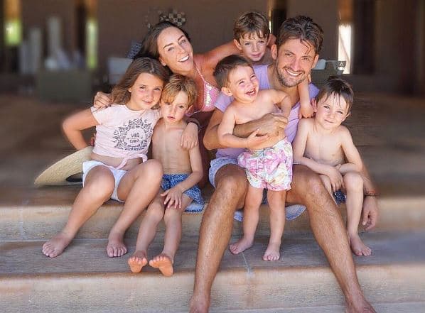 El caso de Inés Gómez Mont es digno de comentarse, pues antes de casarse con Víctor Álvarez Puga, la presentadora tuvo ya tenía cuatro hijos. fruto de su anterior matrimonio con Javier Díaz.