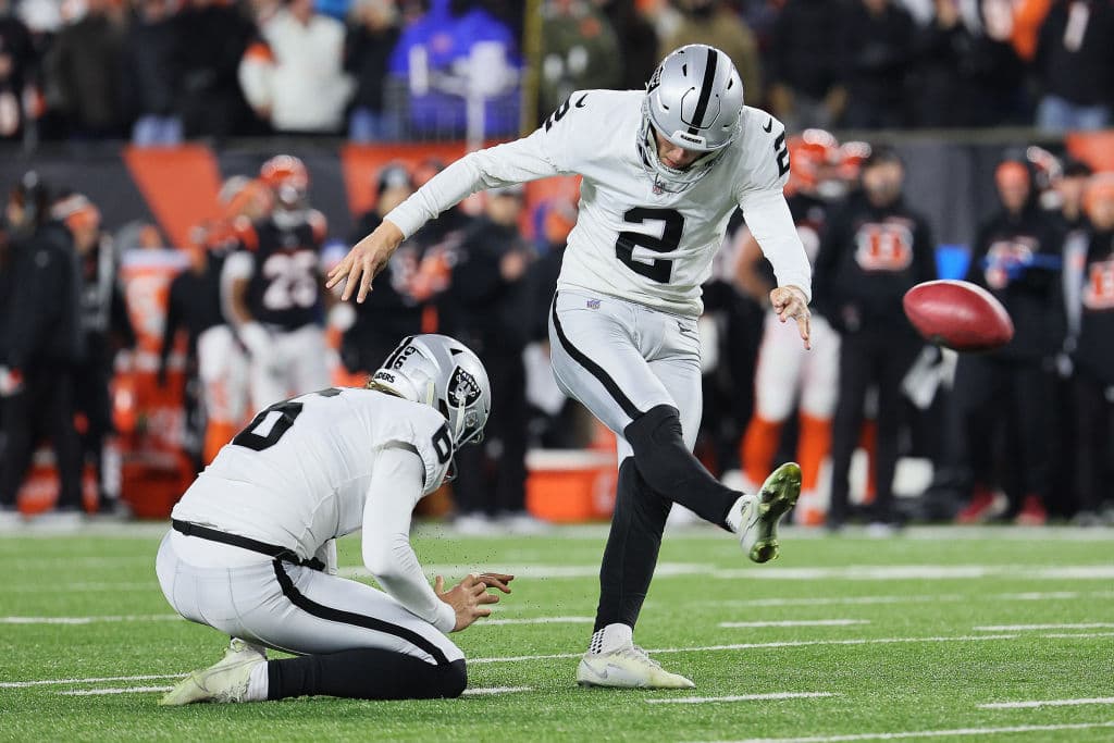 Joe Burrow regresa las emociones a Cincinnati y comanda la victoria 19-26 de los Bengals sobre los Raiders.