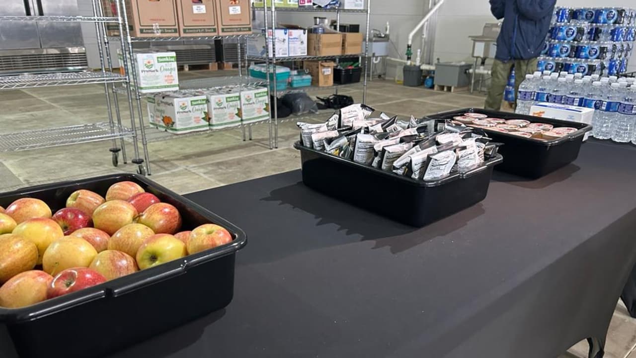 Mariela Salgado detalló que la cafetería está llena de comida saludable para los niños. 
<b>Las madres pueden acercarse en cualquier momento, incluso durante la noche, para alimentar a sus bebés</b>.