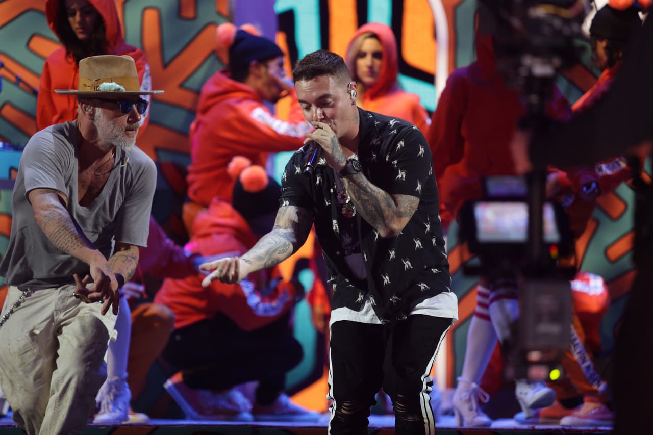 Cuando J Balvin estuvo promocionando el lanzamiento de su nuevo sencillo, varios famosos subieron videos a Instagram bailando al ritmo de esta canción.