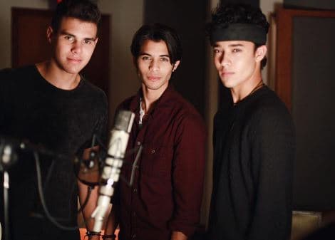 El apoyo de Wisin en esta producción discográfica ha sido clave. Inicialmente formaron parte de la gira internacional de Ricky Martin y estuvieron en Chile, Argentina y Puerto Rico.