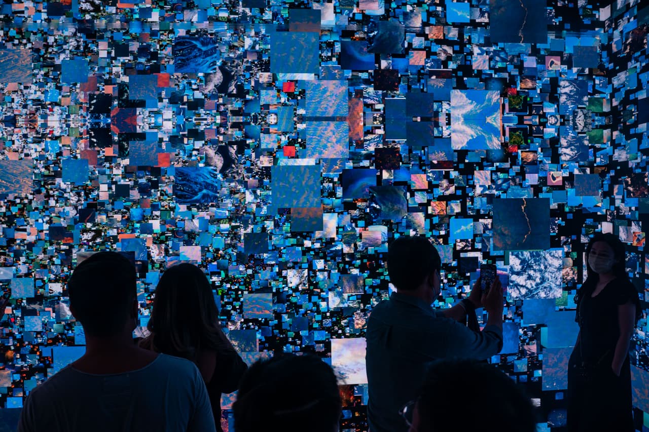 También incluirá otros aspectos de la vida digital, como compras y redes sociales, según Victoria Petrock, analista que sigue tecnologías emergentes.
<br>
<br>“Es la próxima evolución de la conectividad, donde todas esas cosas empiezan a unirse en un universo integrado que imita al nuestro, de modo que vives tu vida virtual de la misma forma que vives tu vida física”, dijo.