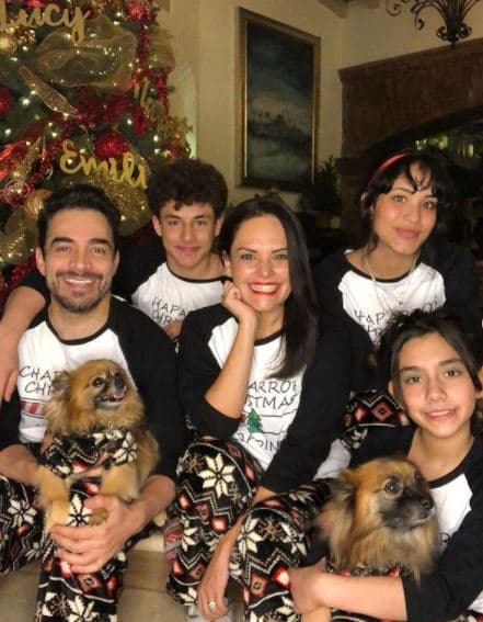 ¿Conocías Andrea Chaparro? Cuéntanos en los comentarios si la viste en 'La casa de las flores', qué te pareció su trabajo en la película o si esperas con ganas ver cómo florece en la pantalla chica.