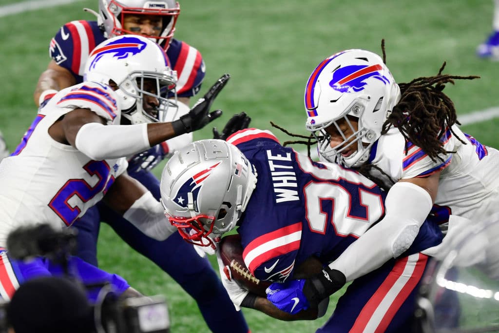 Steffon Diggs supera las 120 yardas por aire y recibe 3 pases de anotación en la victoria 38-9 sobre los New England Patriots.