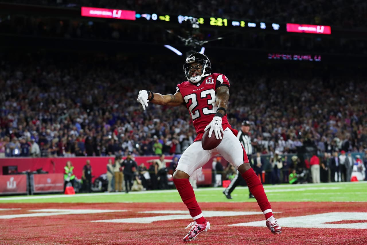 Con una ventaja de 21-0 parecía que la ventaja se convertía en una paliza de la que dificilmente se podría levantar Patriots.