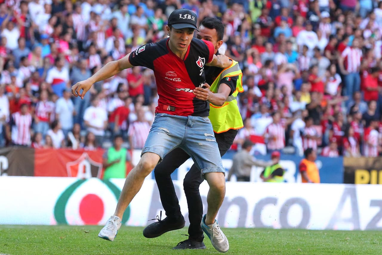 Los hinchas de Atlas buscaron a sus propios jugadores y miembros del cuerpo técnico para hacerles daño.