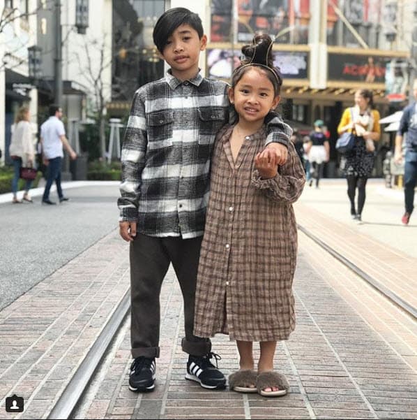 Su mamá maneja la cuenta de este par de fashionistas que han comenzado a cautivar a los usuarios.