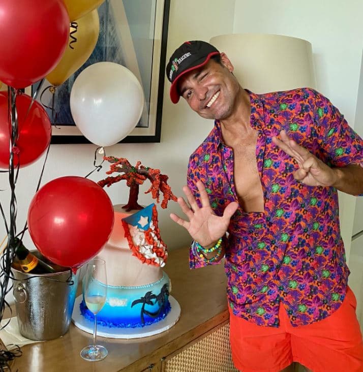 <b>#3 Chayanne</b>
<br>El exitoso cantante se ha coronado como el crush de toda una generación. Sus pasos de baile, carisma y talento musical le han valido bien este rol que aún ostenta a sus 53 años, edad que cumplió el 28 de junio de 2021. 
<br>