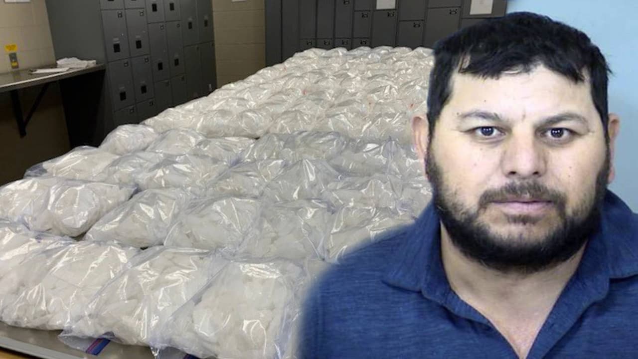 Según las autoridades, José Eleno Luna-Arellanes [alias Carlos Luna Arellanes] fue arrestado después de que los policías encontraran varias libras de drogas en el automóvil durante una parada de tránsito el 6 de febrero.
<br>