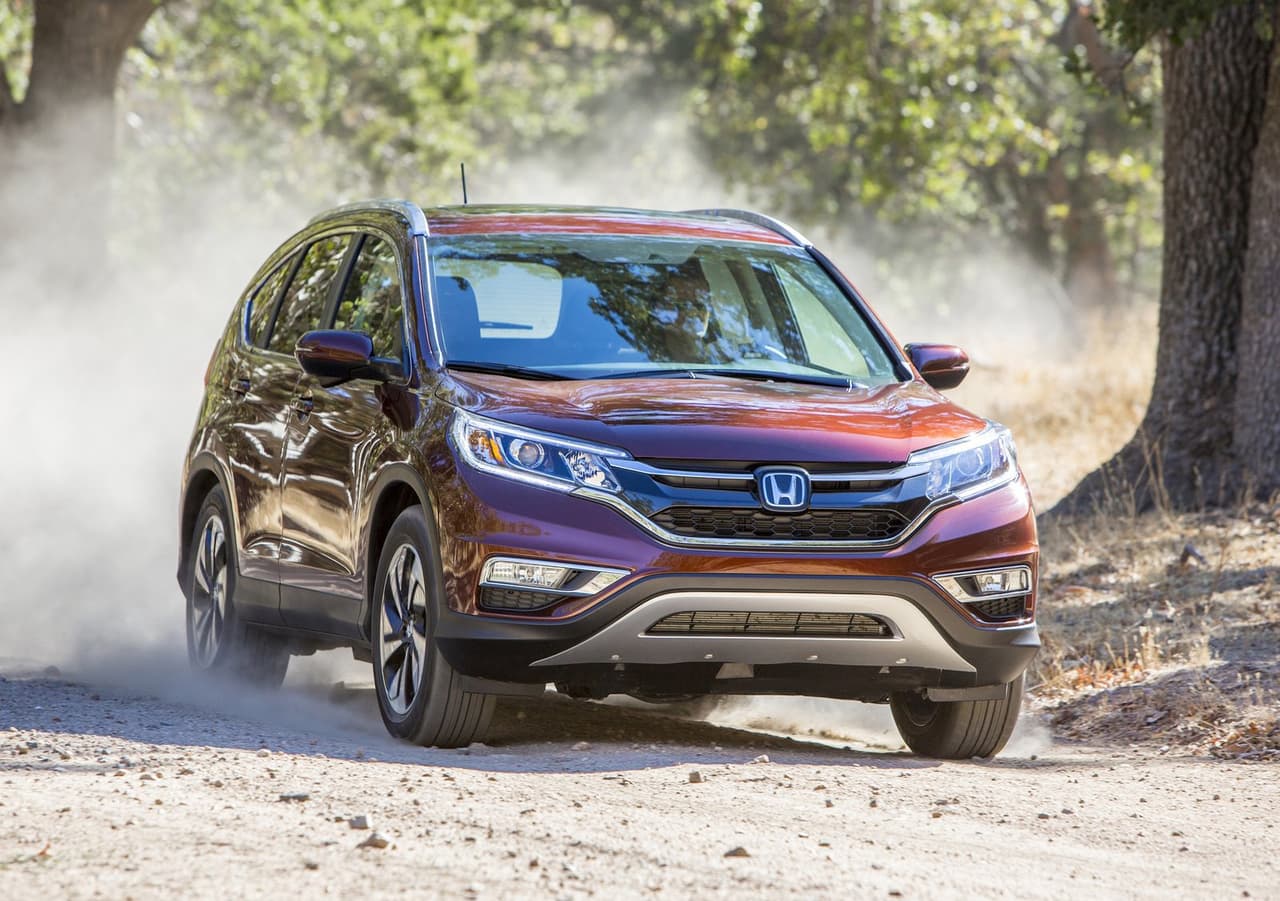 El modelo 2015 de la SUV de 
<b>Honda</b> cuenta con un motor de 4 cilindros y 2.4 litros de inyección directa que desarrolla 
<b>185 caballos de fuerza</b> y 181 lbs-pie de torque. Este bloque se acopla a una transmisión variable continua (CVT), con opciones de tracción delantera o total. Según la versión, se vende en un 
<b>rango que va de los casi 25,000 dólares a los casi 34,000 dólares</b>.