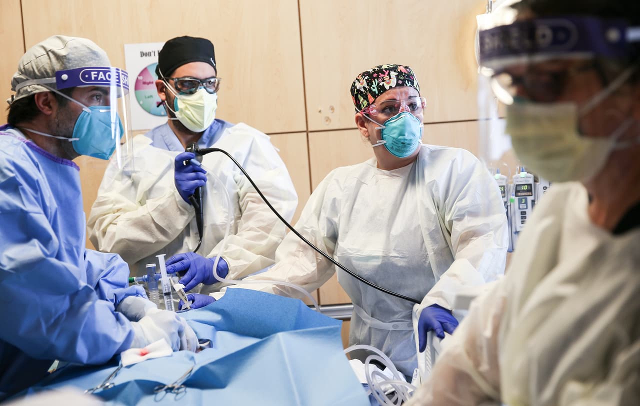 “La pandemia de los no vacunados”: autoridades de Miami-Dade alertan sobre aumento de casos de coronavirus 