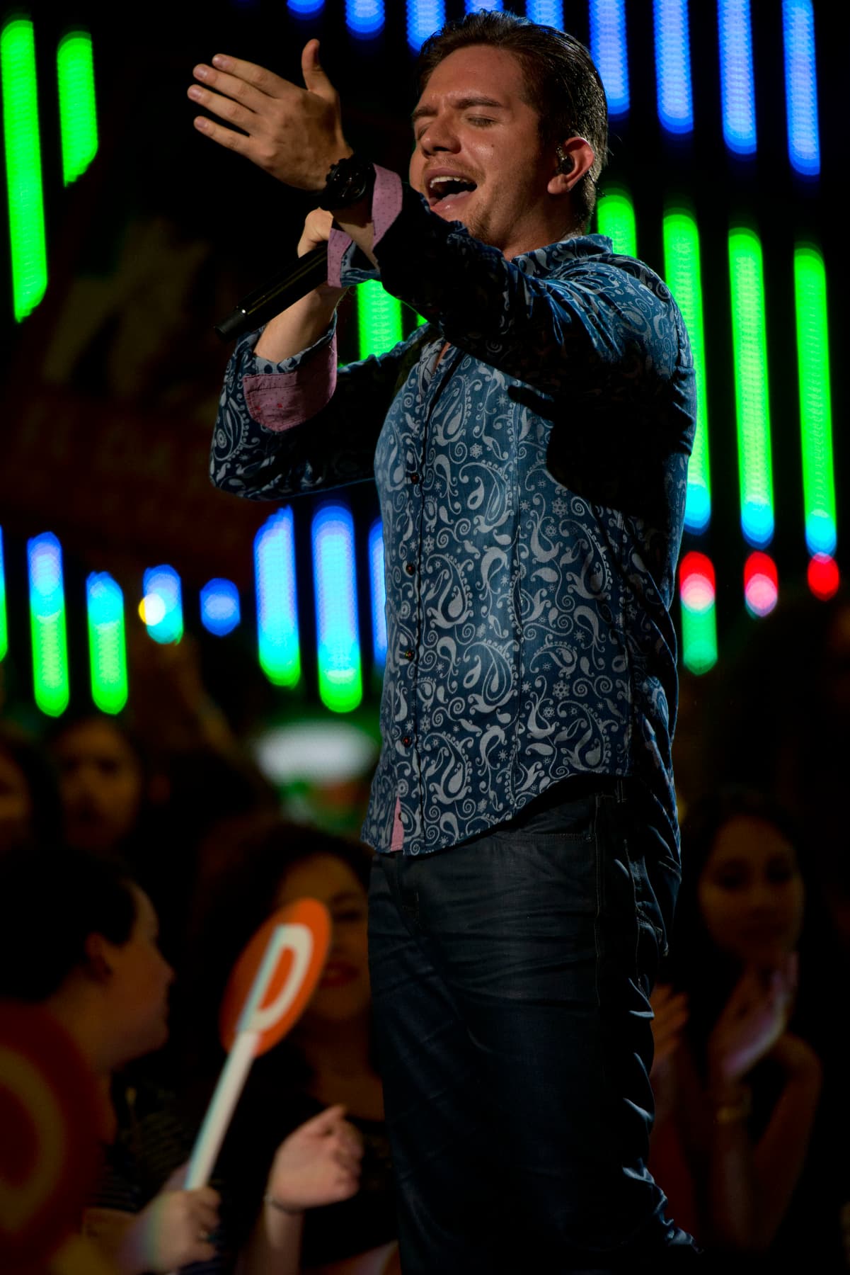 Además se le miró muy, pero muy apasionado.