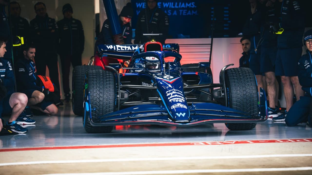 Williams presentó el FW44, volvió a usar el mismo tono de azul y eliminó el logotipo tributo a Senna 'S' de la parte delantera del auto. Los pilotos de esta monoplaza son Nicholas Latifi y Alex Albon.