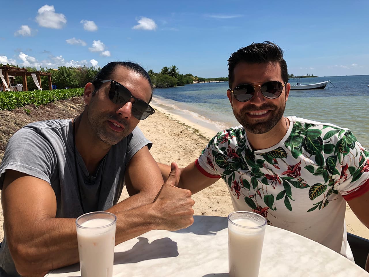 Otro de los lugares donde Antonio los entrevistó fue en la playa, a la orilla del mar.