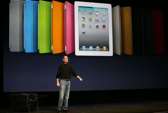 Para 2001 Jobs presentó el iPod, en 2007 anunció el iPhone y en 2010 el iPad.