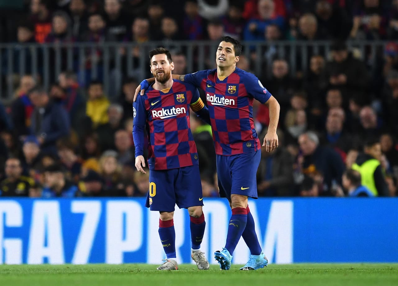 <b>Continúa la historia:</b> el Barcelona volvió a improvisar con un diseño de playera inusual, ahora mostrando cuadrados. A pesar de los cambios en sus uniformes, escudos e incluso jugadores, es uno de loos clubes que ha tenido un crecimiento considerable en Europa al grado de ser uno de los mejores equipos del mundo.