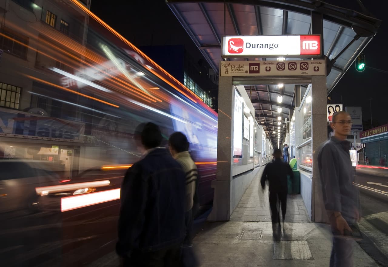 <b>Ciudad de México.</b> La gran ciudad mexicana ocupa el séptimo puesto de movilidad en la región. Tiene 42.2 puntos en el índice de Movilidad Urbana, y es la ciudad número 49 en el mundo.
<br>