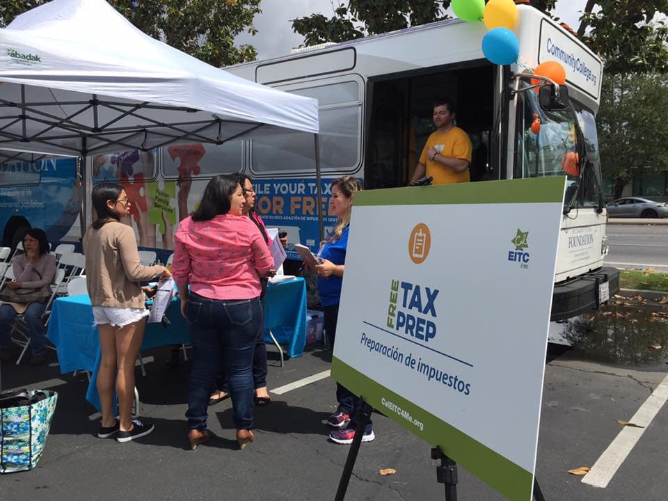 Si desean hacer una cita, lo puede hacer a través de la página web www.ernvita.org la información está en español.