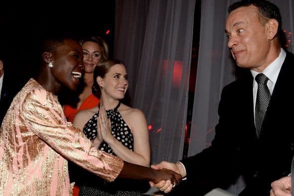 Lupita conociendo a Tom Hanks. Mira aquí lo último en chismes.
