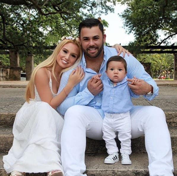 Rogelio Martínez también esta muy orgulloso de su pequeñín, Rogelio Jr.