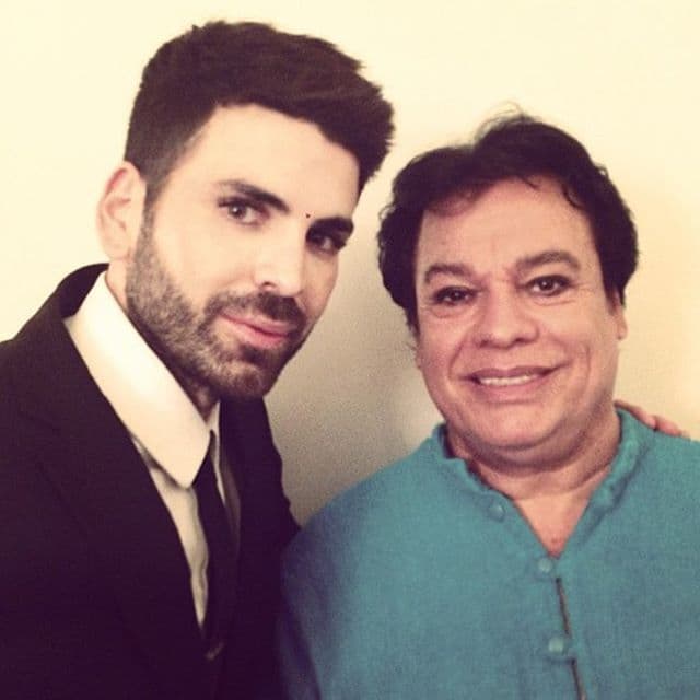El conductor compartió también esta selfie con Juan Gabriel.