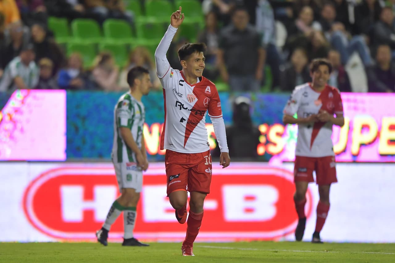 Villalpando, quien fue ya dirigido por el entrenador de Chivas, José Saturnino Cardozo en los extintos Jaguares de Chiapas en el Apertura 2016, llega a las Chivas a petición del propio entrenador.