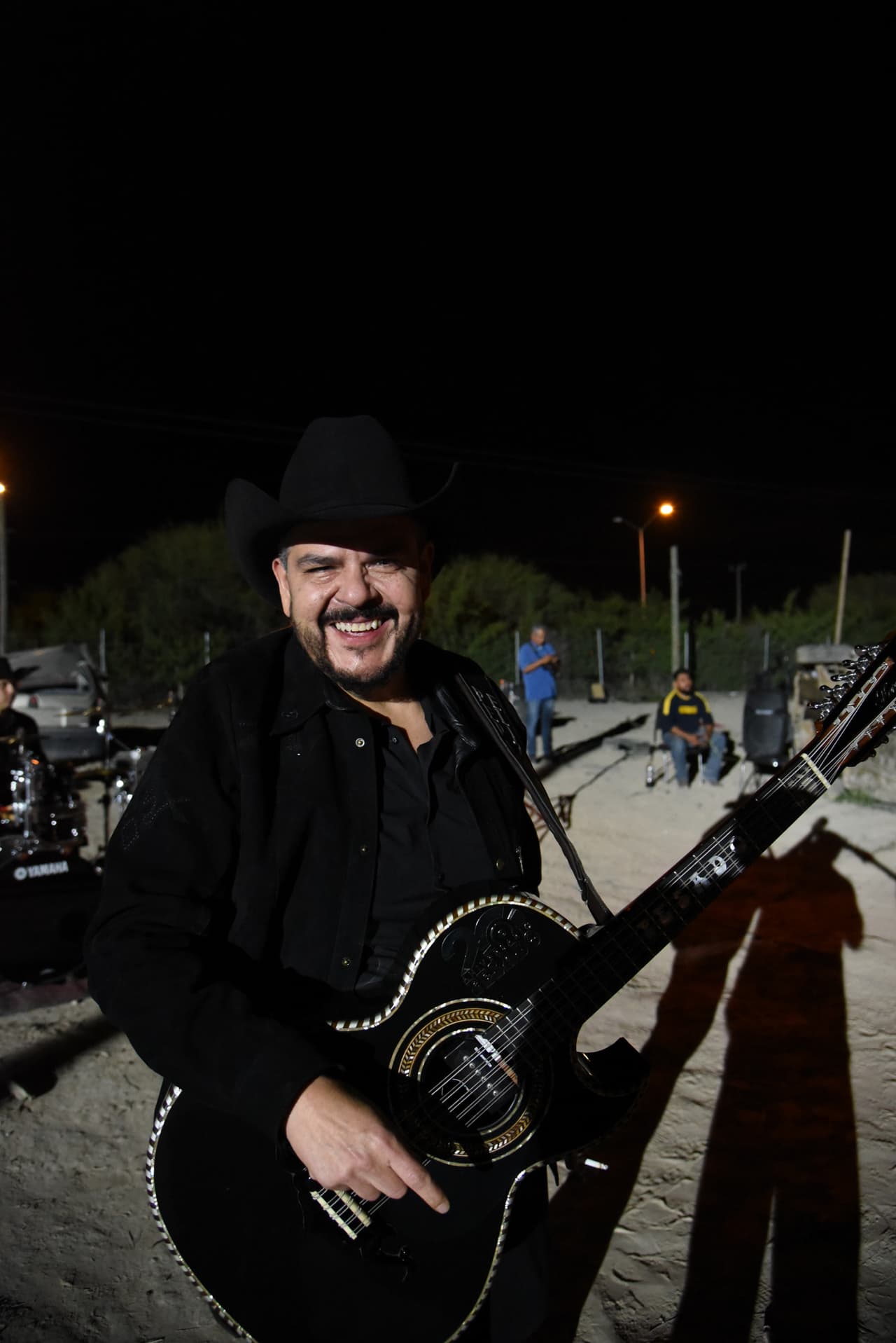 Marlene Favela y Salvador Zerboni son los protagonistas de esta historia de desamor y en las fotos, se puede apreciar la buena convivencia entre ellos y la agrupación norteña.