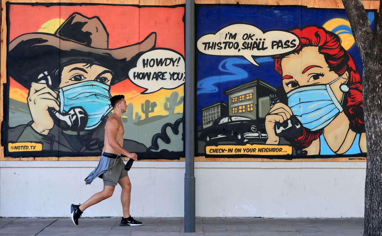 Murales en la 6th Street de Austin (Texas). La capital texana ha registrado 2644 casos positivos de coronavirus, de los cuales 925 se han recuperado y al menos 82 han muerto.