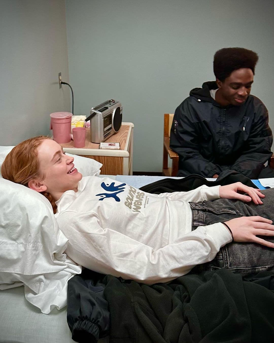 Sadie Sink y Caleb McLaughlin en las grabaciones de 'Stranger Things 5'