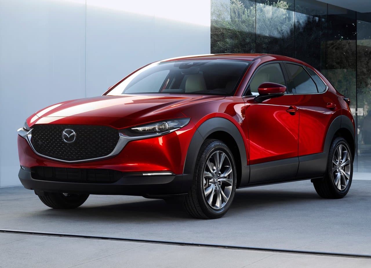 <b>Mazda</b>
<br>
<br>Mazda ofrece hasta 90 días de aplazamiento de pago al financiar un Mazda del año 2019 o 2020. Así también, para los clientes que actualmente poseen un Mazda3 y desean actualizarlo a un Mazda6 2020, el fabricante ofrece una recompensa de $500 por el cambio. Todas las ofertas de Mazda finalizan el 2 de diciembre.
<br>
<br>En imagen: Mazda CX-30 2020
<br>