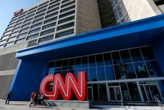CNN deja de usar las expresiones "inmigrantes ilegales" e "ilegales"