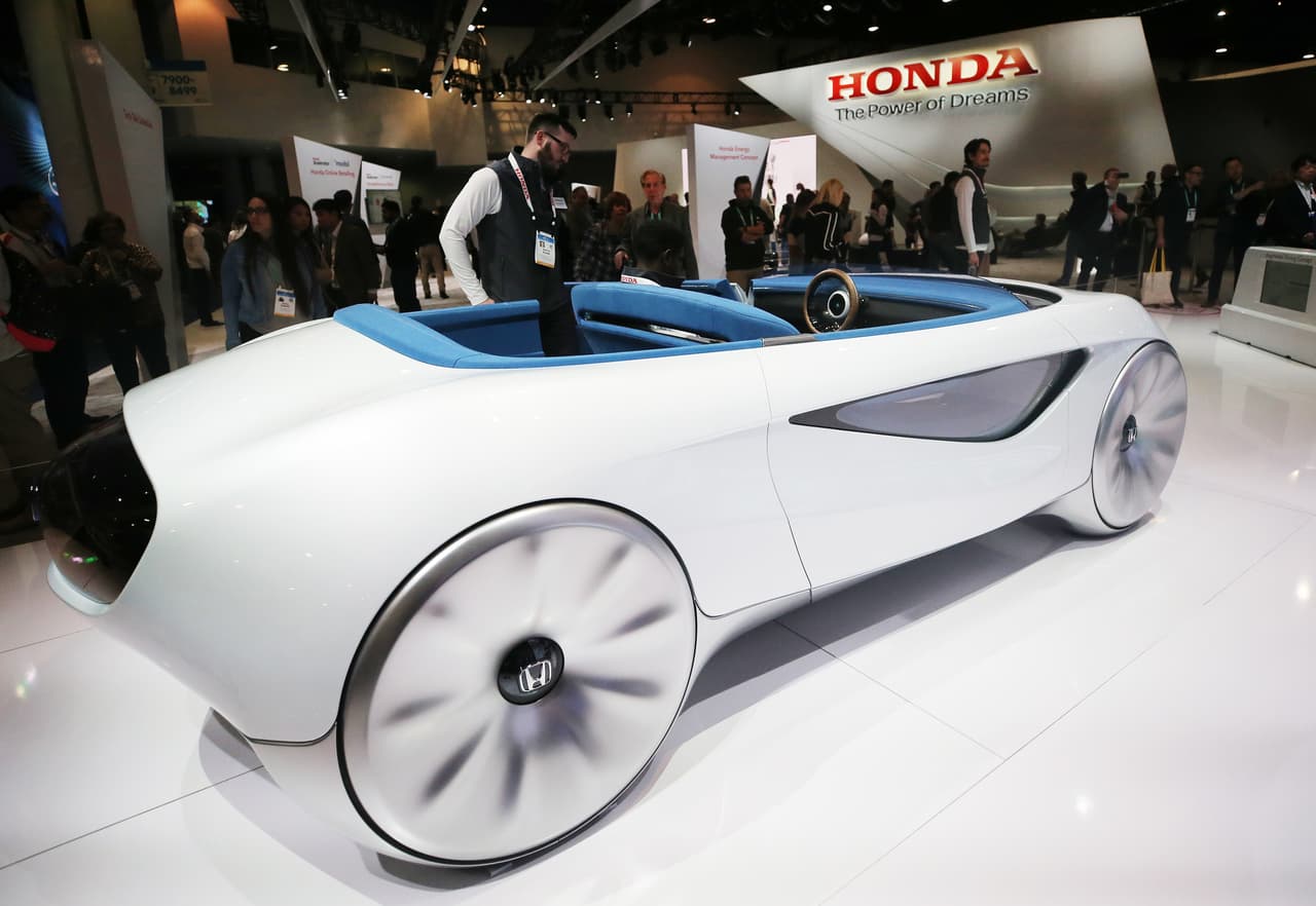 <b>El auto de conducción aumentada. </b>Honda presentó un prototipo de automóvil sin techo y totalmente autónomo, pero que permite al pasajero tomar el control en el momento que lo desee. Fue diseñado para contribuir en la transición de los vehículos operados por un conductor a los totalmente autónomos que vendrán en el futuro.