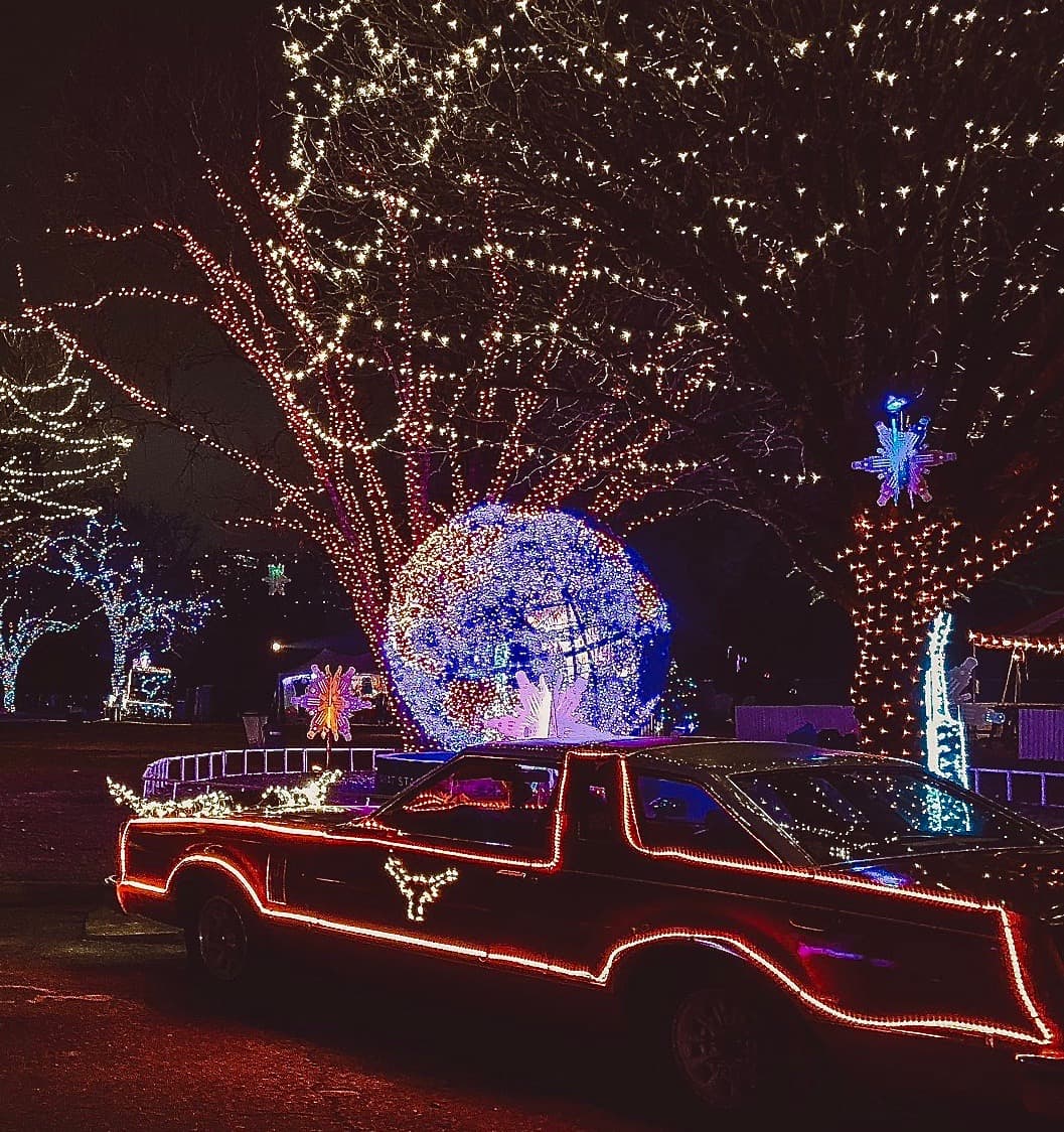 La exhibición comenzó alrededor de un tronco de Navidad en 1965.