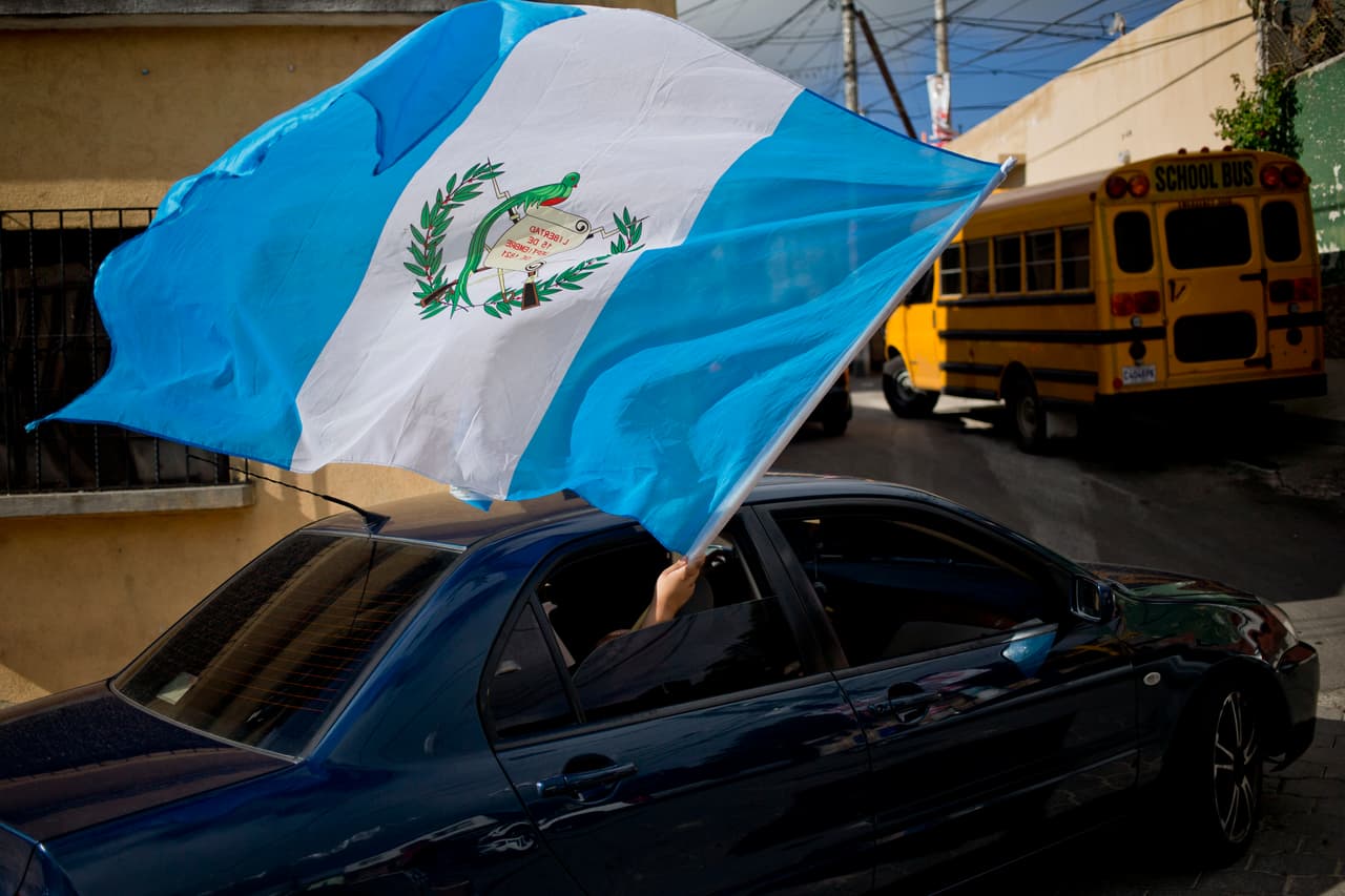 Guatemala — Los Ángeles | 
<a href="https://www.minex.gob.gt/" target="_blank">Sitio web</a>
<br>1975 Riverside Drive 
<br>Los Ángeles CA 90039 
<br>Teléfonos: (213) 365-9251 x52; 213-271-3897; 1-844-805-1011 
<br>Correo: conslosangeles@minex.gob.gt