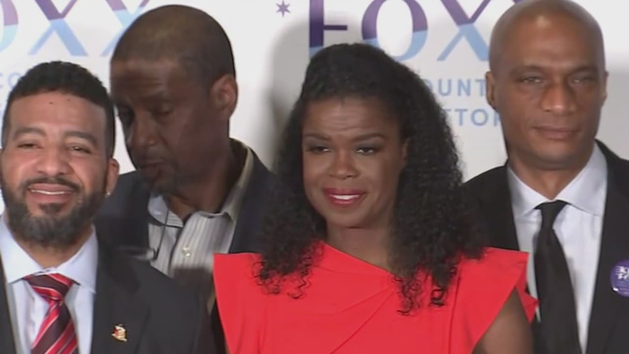 Kim Foxx, fiscal del condado Cook.
<br>“Sé que realmente tenemos dos líderes que pueden sanar a este país profundamente dividido y proteger los medios de vida de todas las comunidades. En medio de una pandemia mundial devastadora y un movimiento de derechos civiles, tenemos dos líderes que darán prioridad a la seguridad de nuestros ciudadanos, buscarán la justicia y seguirán la ciencia”.
<br>