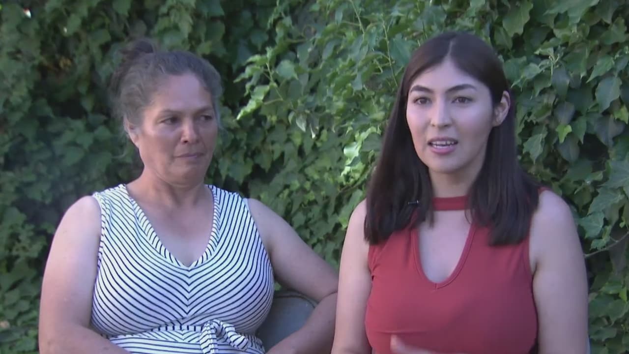 Una madre de familia trabajadora del campo dice estar muy emocionada al ver que su hija pronto será maestra. Alegría que coincide con la de otros miles de estudiantes del Valle Central que este sábado se graduarán de forma presencial de la Universidad California State Fresno.