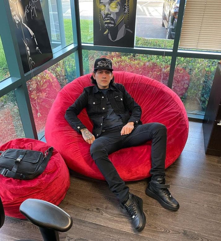 Se defendió al decir que "nadie sabe" por lo que atraviesa en estos momentos: "Es muy fácil hablar desde su casa,
<b>tirados en una cama a gusto</b>".
<br>