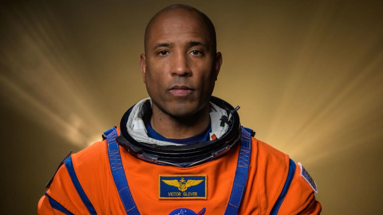 magen oficial de Victor Glover, piloto de Artemis II, quien se convertirá en el primer afroamericano en viajar alrededor de la Luna en una misión tripulada de la NASA.
