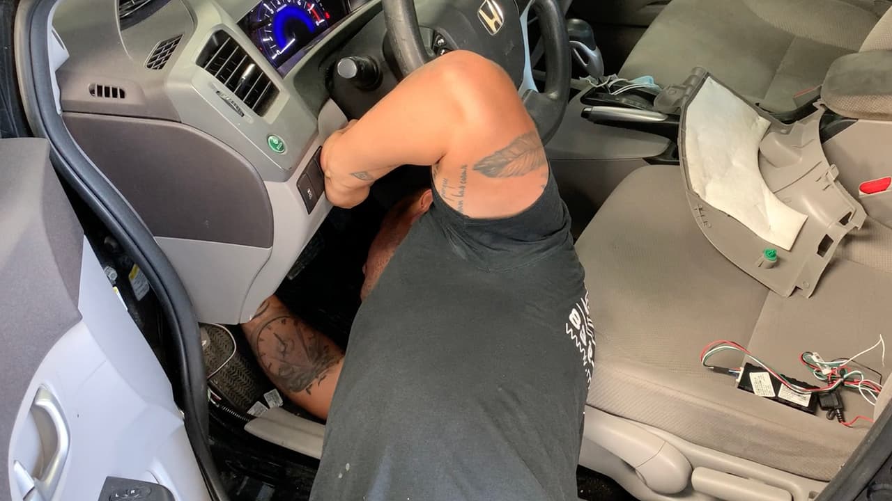 Guarda todas las cosas de valor y deja los paquetes fuera de la vista. Estos artículos normalmente son una tentación para los ladrones.