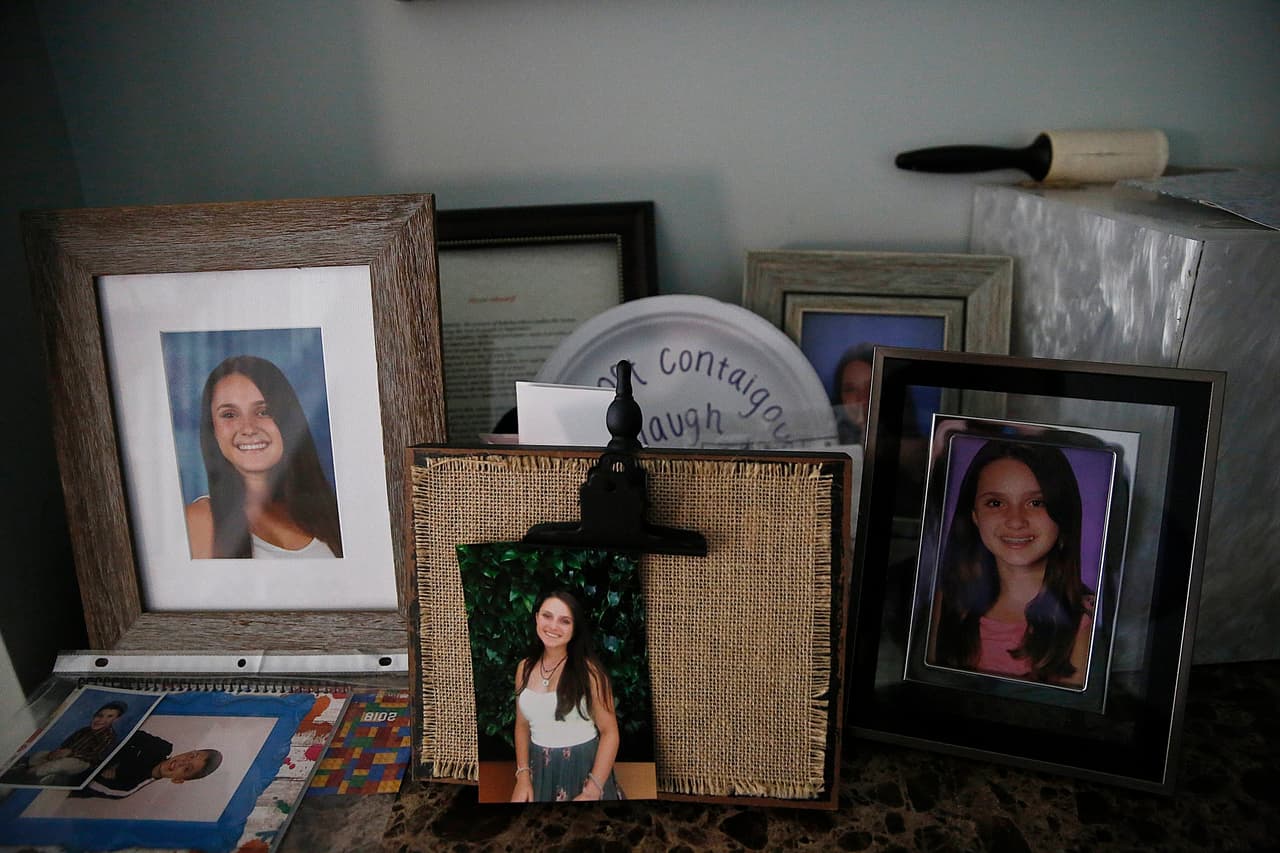 Fotografías de Alyssa Alhadeff, quien fue asesinada a los 14 años de edad en el tiroteo de Parkland.